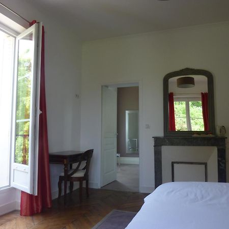 Bed and Breakfast Cedre Et Charme Saint-Branchs Exterior foto