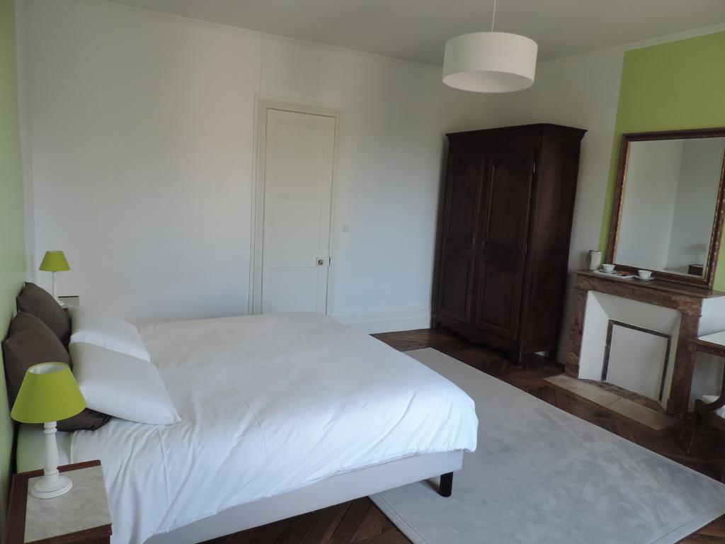 Bed and Breakfast Cedre Et Charme Saint-Branchs Habitación foto