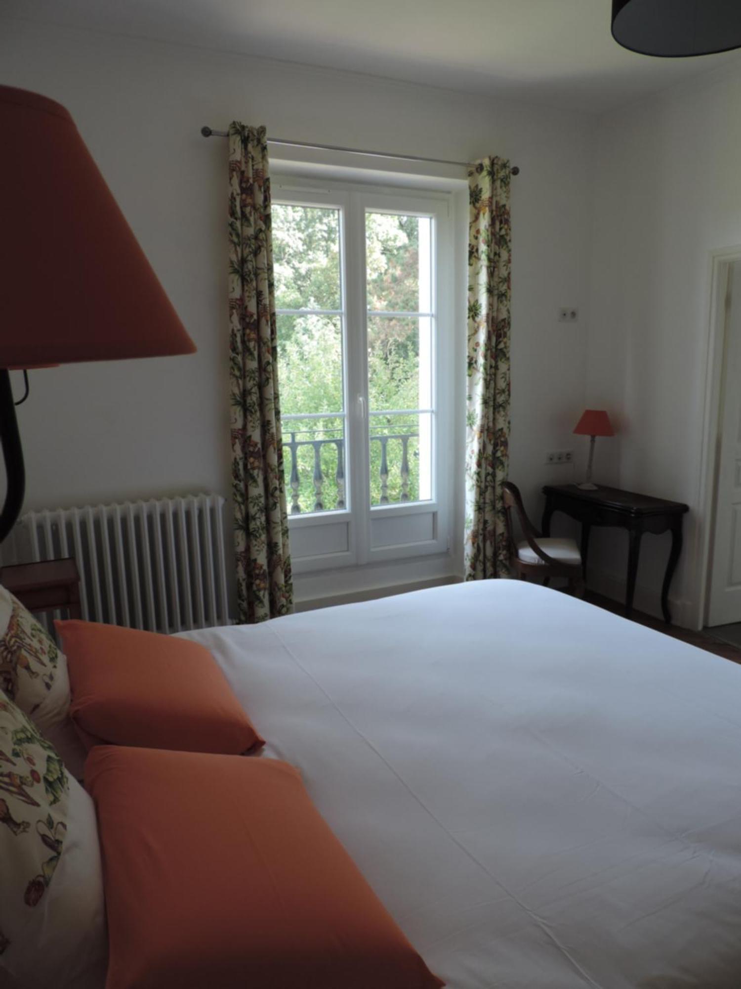 Bed and Breakfast Cedre Et Charme Saint-Branchs Exterior foto