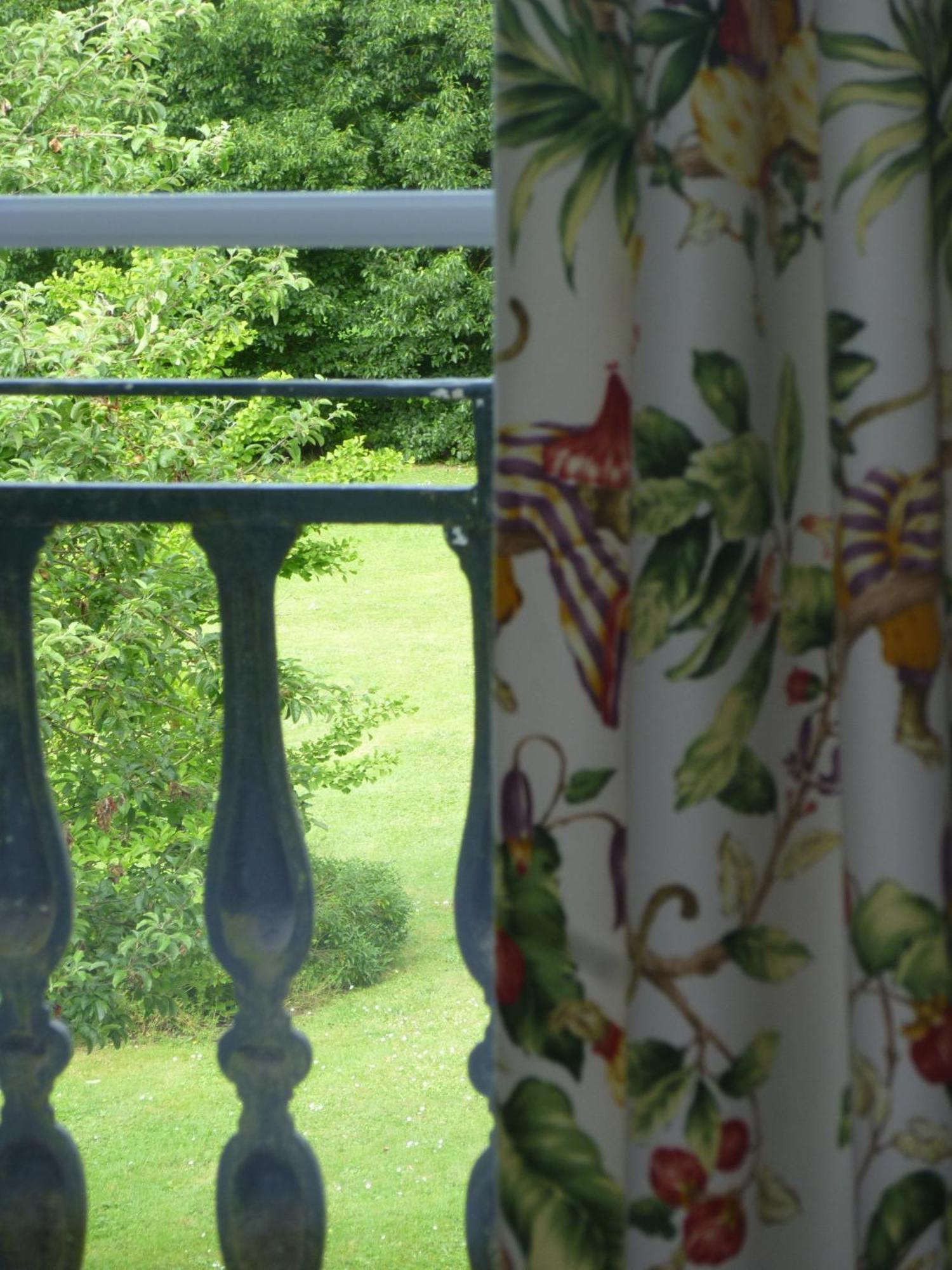 Bed and Breakfast Cedre Et Charme Saint-Branchs Exterior foto
