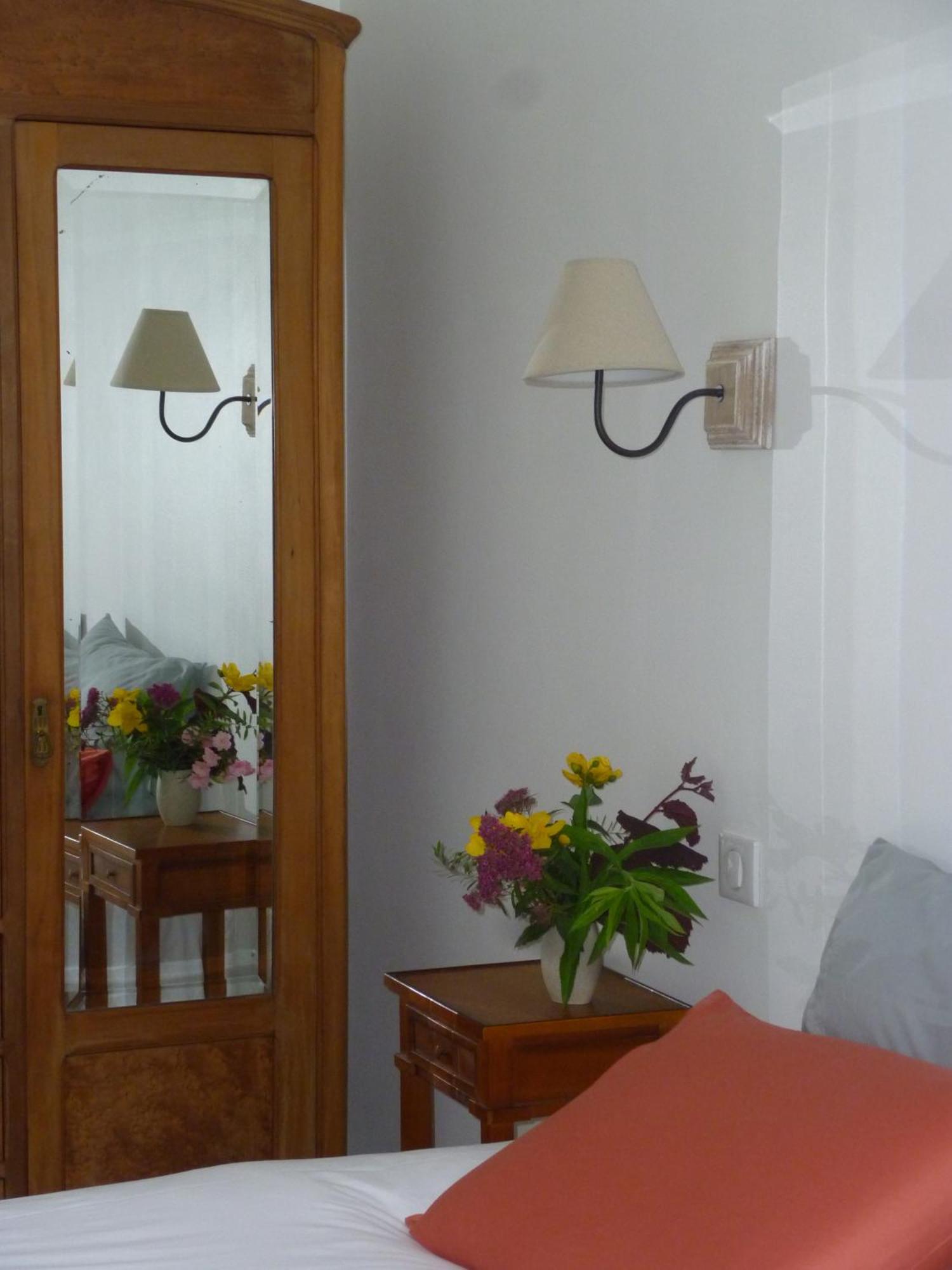 Bed and Breakfast Cedre Et Charme Saint-Branchs Exterior foto