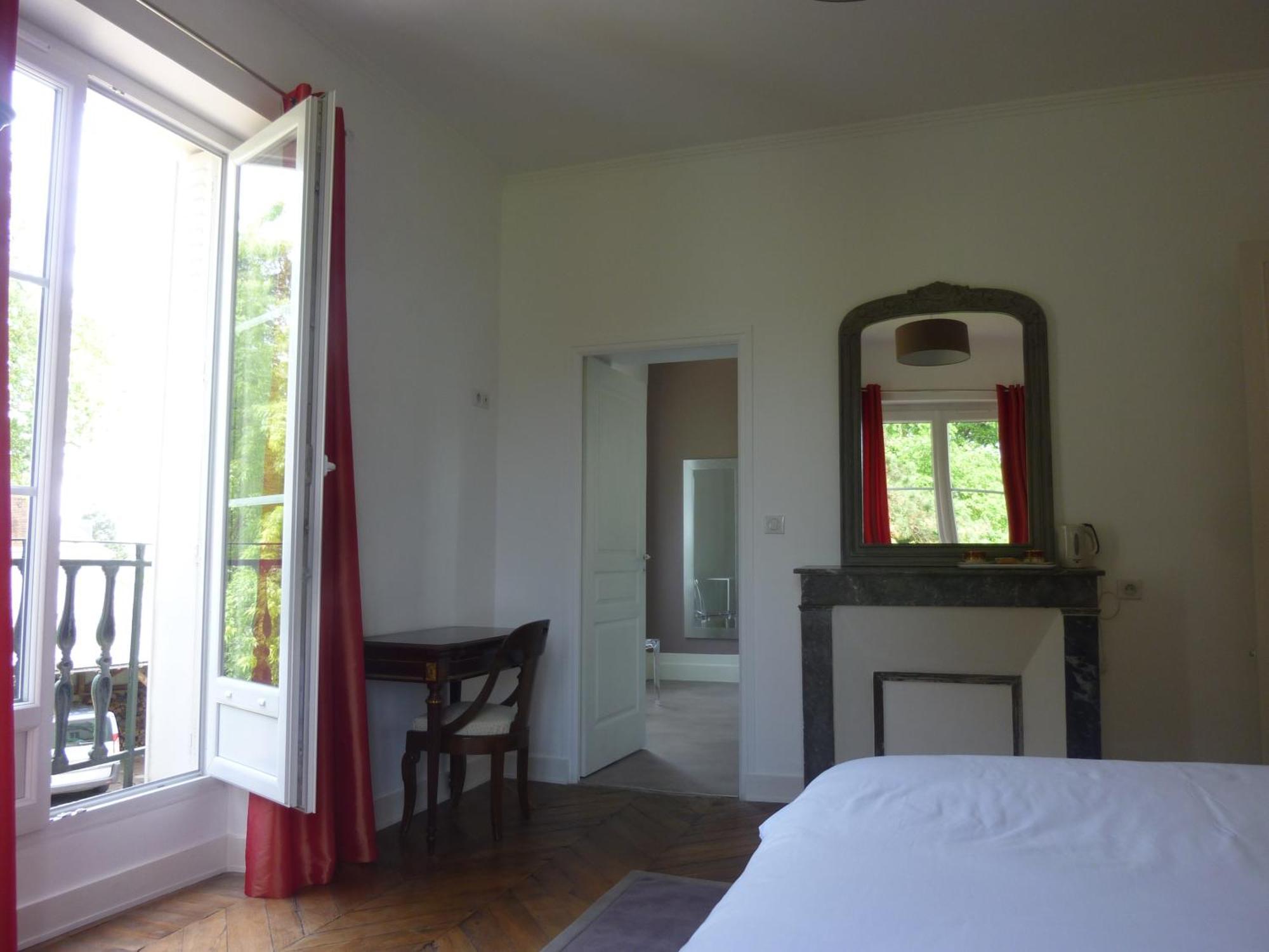 Bed and Breakfast Cedre Et Charme Saint-Branchs Exterior foto