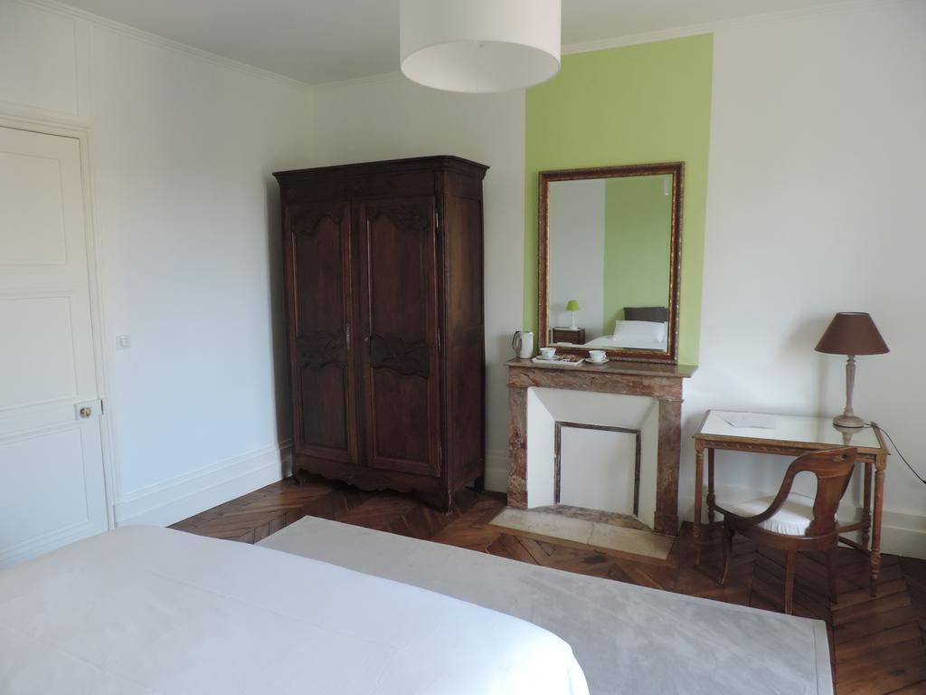 Bed and Breakfast Cedre Et Charme Saint-Branchs Exterior foto