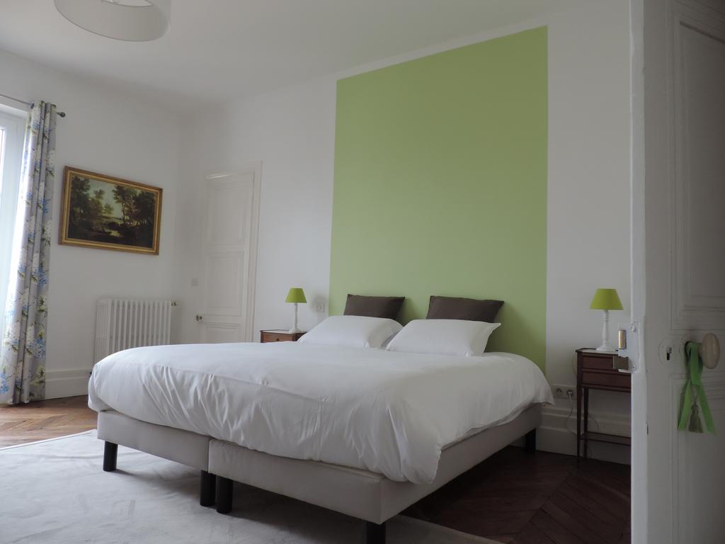 Bed and Breakfast Cedre Et Charme Saint-Branchs Exterior foto