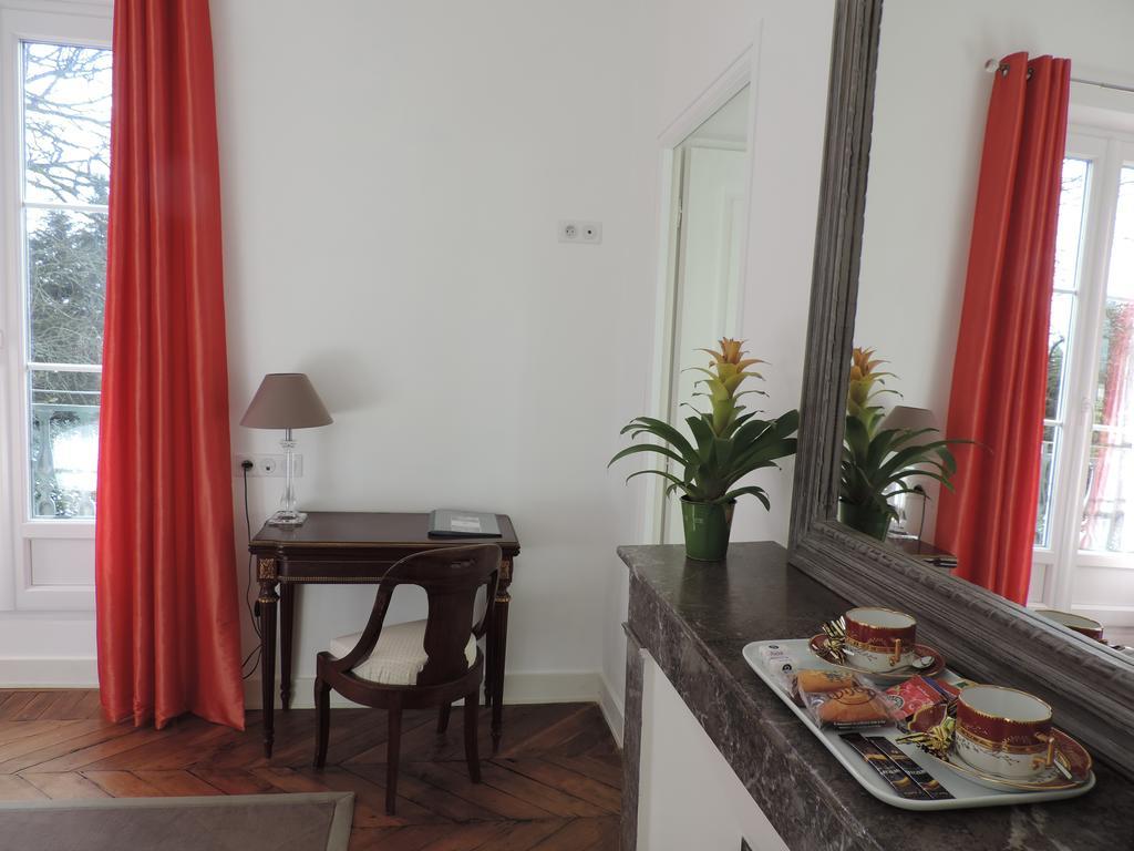 Bed and Breakfast Cedre Et Charme Saint-Branchs Habitación foto
