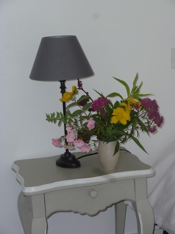 Bed and Breakfast Cedre Et Charme Saint-Branchs Exterior foto