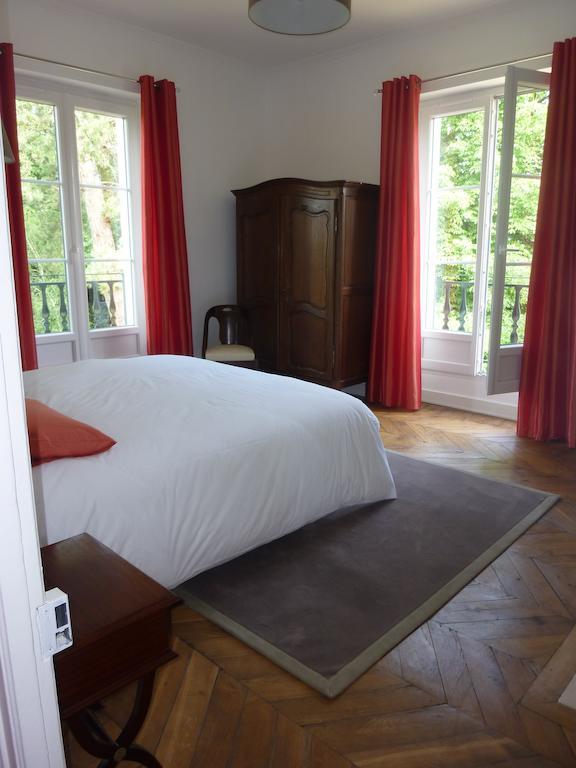 Bed and Breakfast Cedre Et Charme Saint-Branchs Habitación foto