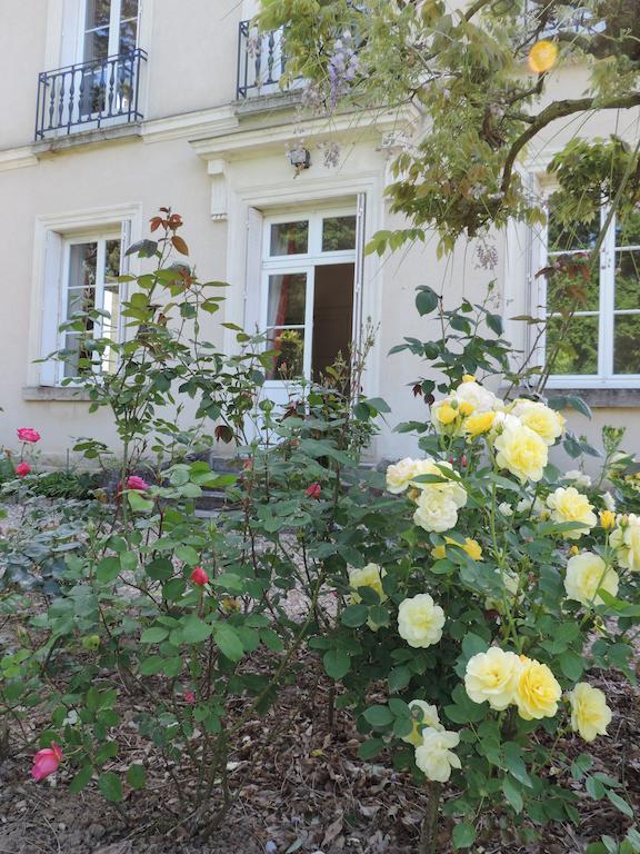 Bed and Breakfast Cedre Et Charme Saint-Branchs Exterior foto