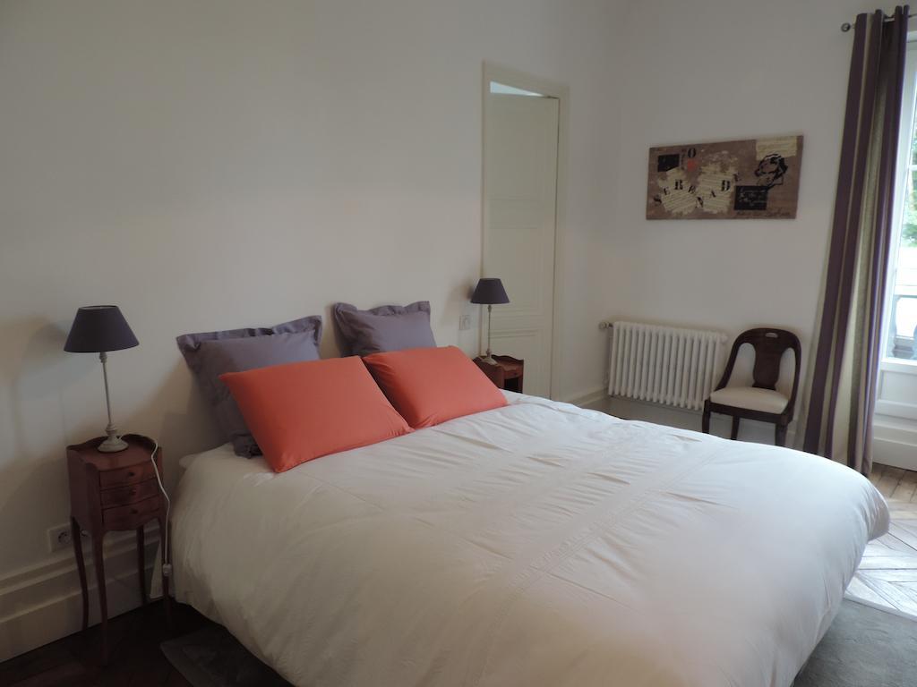 Bed and Breakfast Cedre Et Charme Saint-Branchs Habitación foto