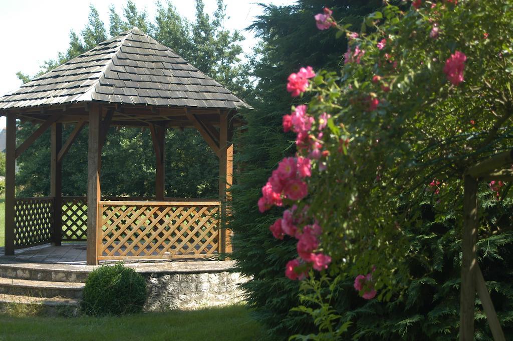 Bed and Breakfast Cedre Et Charme Saint-Branchs Exterior foto