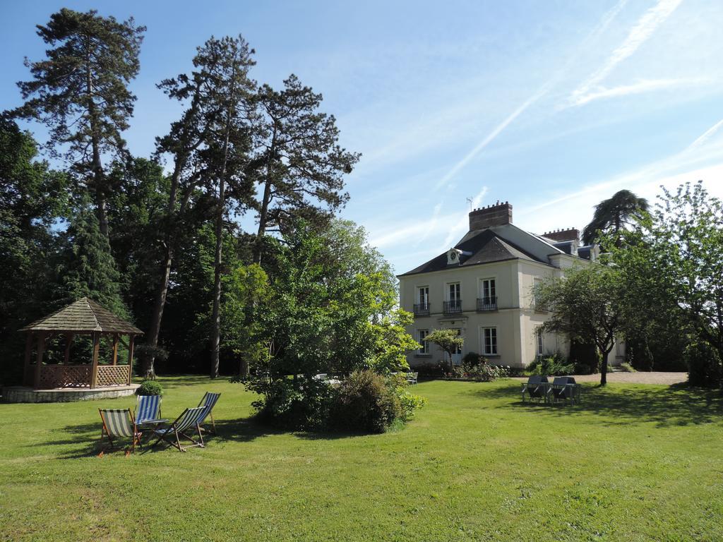 Bed and Breakfast Cedre Et Charme Saint-Branchs Exterior foto